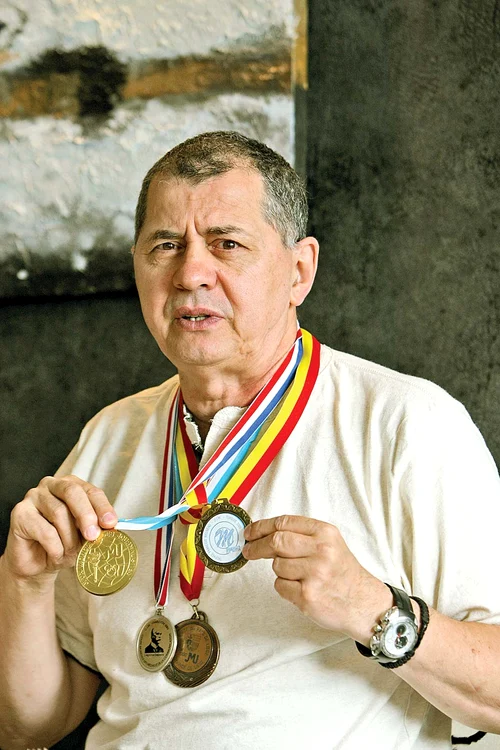 Octavian Ursulescu  ne-a prezentat medaliile 