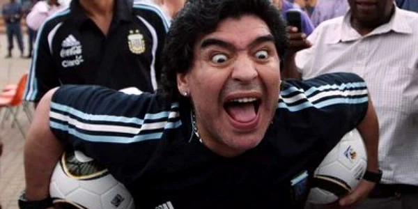Maradona a făcut senzaţie în Africa de Sud, unde a inspectat personal stadiul lucrărilor de la baza de antrenament