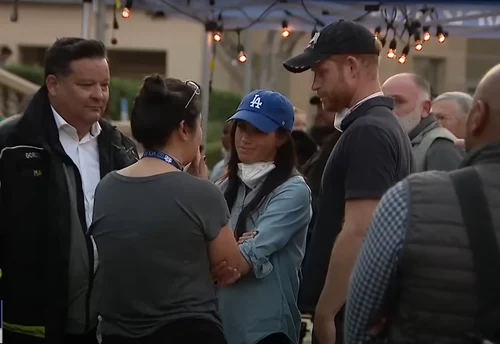 Prințul Harry și Meghan Markle de vorbă cu victimele incendiilor din Los Angeles