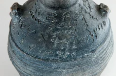Vas ceramic cu inscripție de la Capidava (foto: Marius Amarie / Muzeul Național de Istorie a României)