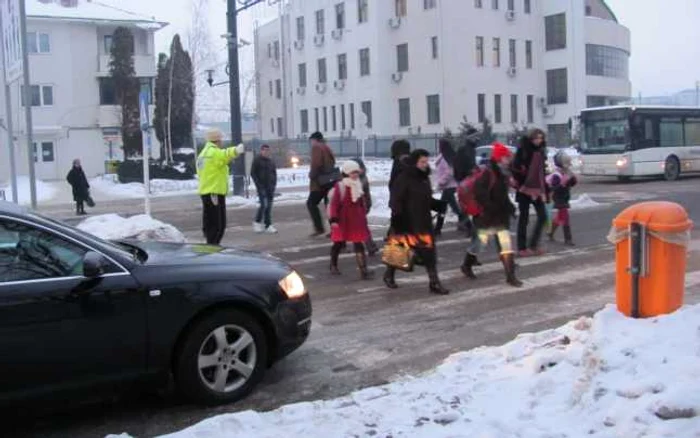 Circulaţia auto din ţară nu a fost, încă, întreruptă din cauza viscolului FOTO Adevărul