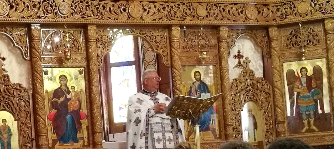 Preotul Liviu Cozma, parohul Bisericii Ortodoxe „Sfântul Arhanghel Mihail” din cartierul Mărăşti. FOTO: R.F.