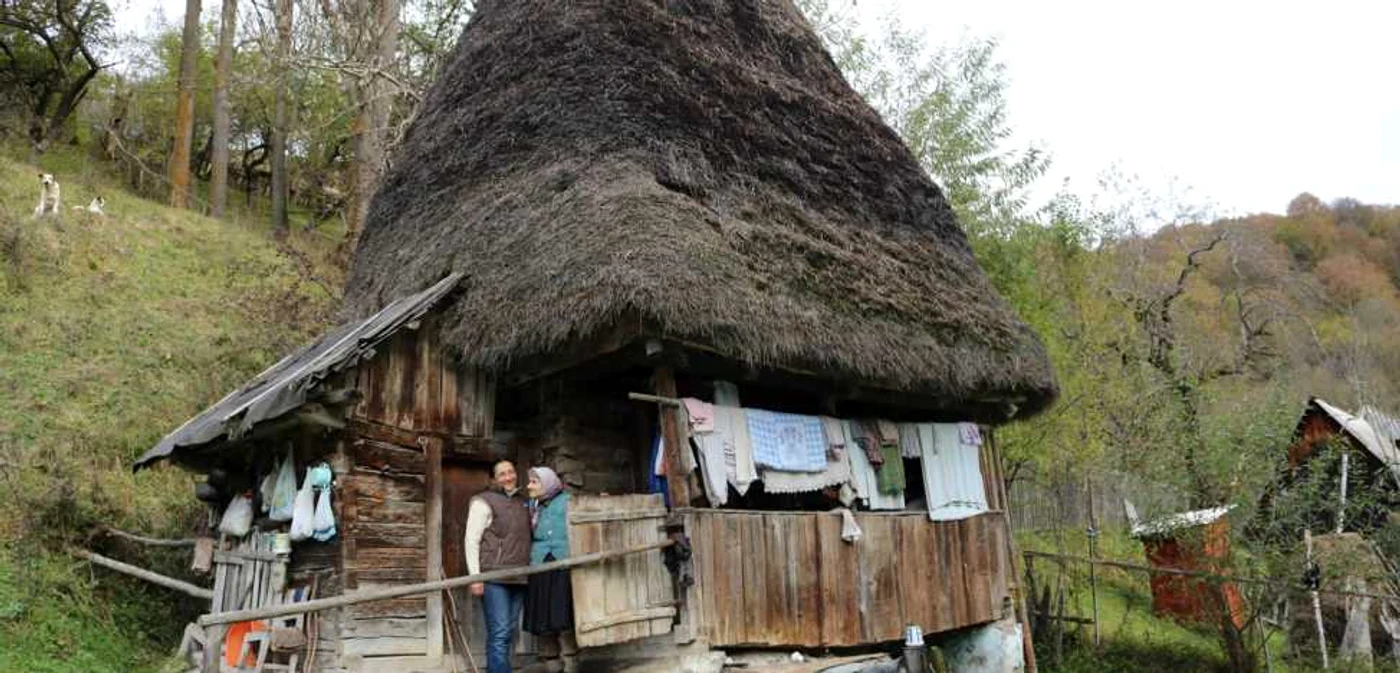Vârstnicii care nu au în familie rude disponibile să-i ajute pe perioada stării de urgenţă rămân în grija autorităţilor FOTO: arhiva
