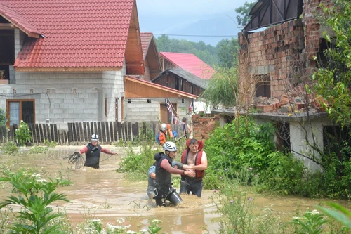 inundatii gorj foto salvamont gorj