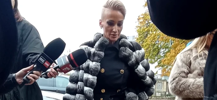 Gabriela Lucuțar, la cimitir după înmormântare foto: Click!