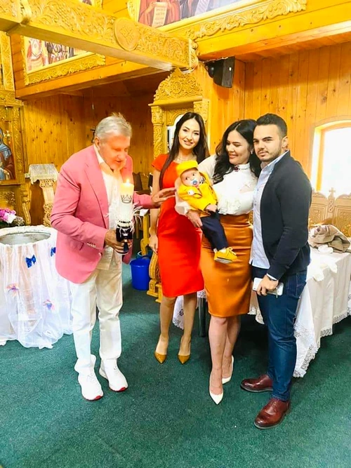 Ilie și Ioana Năstase, alături de părinții bebelușului