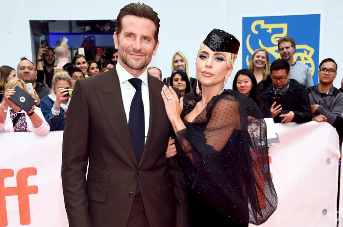 Admiratorii lui Lady Gaga sunt de părere că între ea şi Bradley Cooper există mai mult decât amiciţie Foto: GettyImages