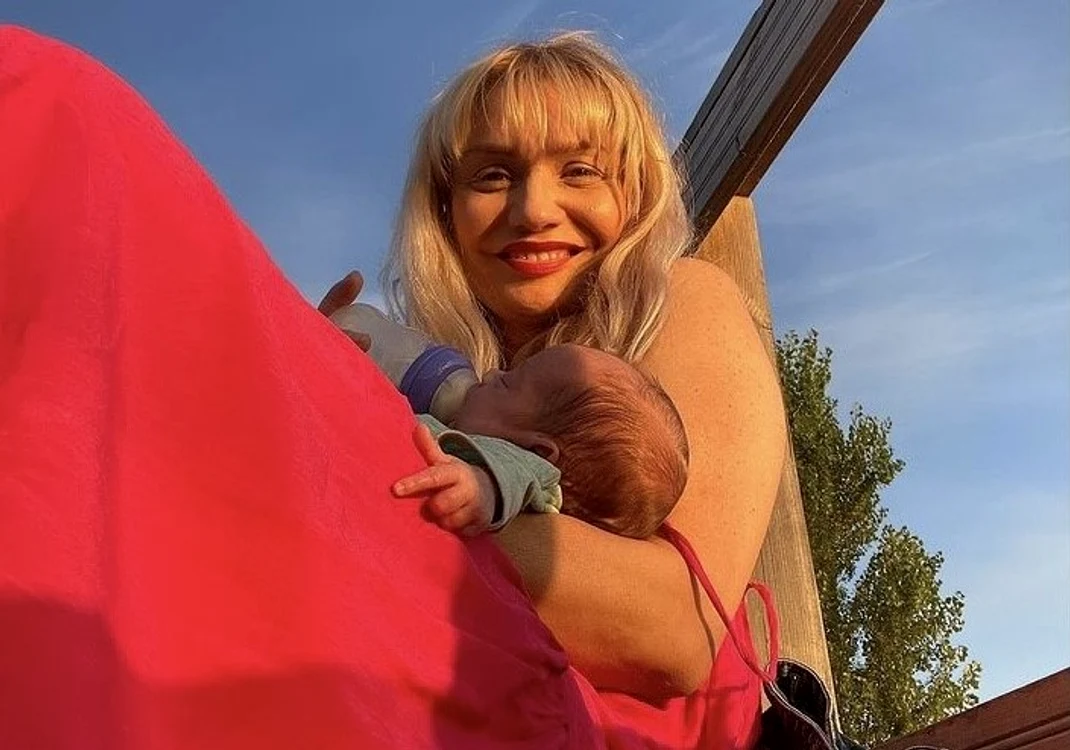 
    Cristina Cioran și micuța Emafoto: Instagram  