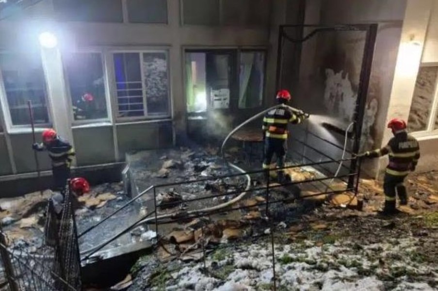 Incendiu la Colegiul Național „Petru Rareș” din Suceava, de la o ţigară aruncată neglijent