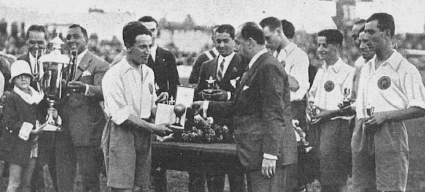 Fundașul a primit trofeul pe 10 octombrie 1926