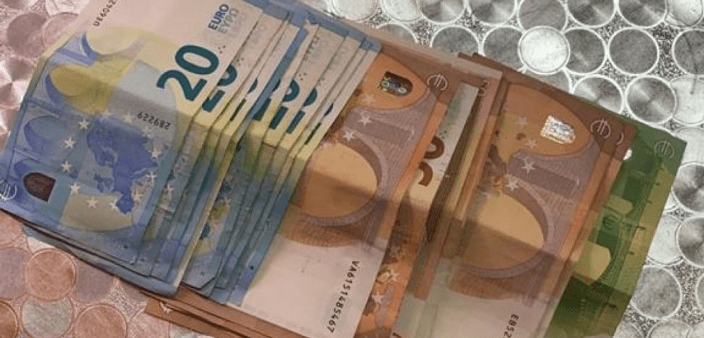 Șapte cămătari, reținuți la Focșani. Dădeau bani cu împrumut, apoi terorizau datornicii