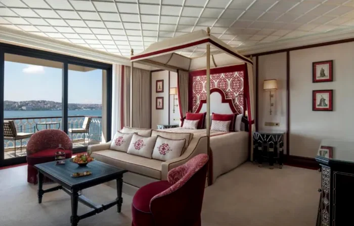 Dormitorul principal din suita care costă 52.000 de dolari pe noapte. Foto: kempinski.com