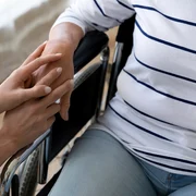 empatie scaun cu rotile pacient shutterstock 1562124124 jpg