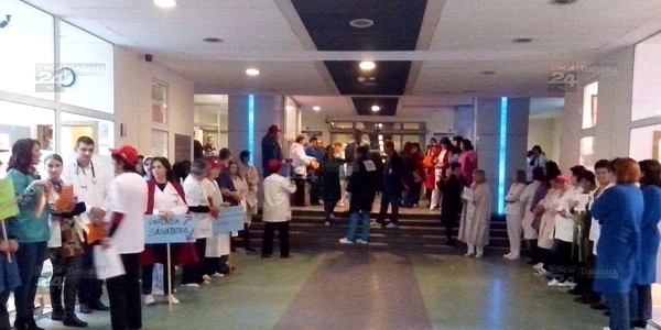Greva de avertisment la Spitalul Judeţean TImişoara foto digi24.ro