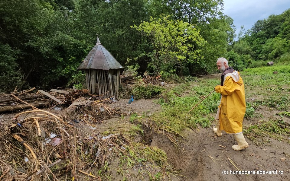 Fenomenele meteo extreme din Ținutul Pădurenilor. De ce se tem localnicii după dezlănțuirea naturii VIDEO
