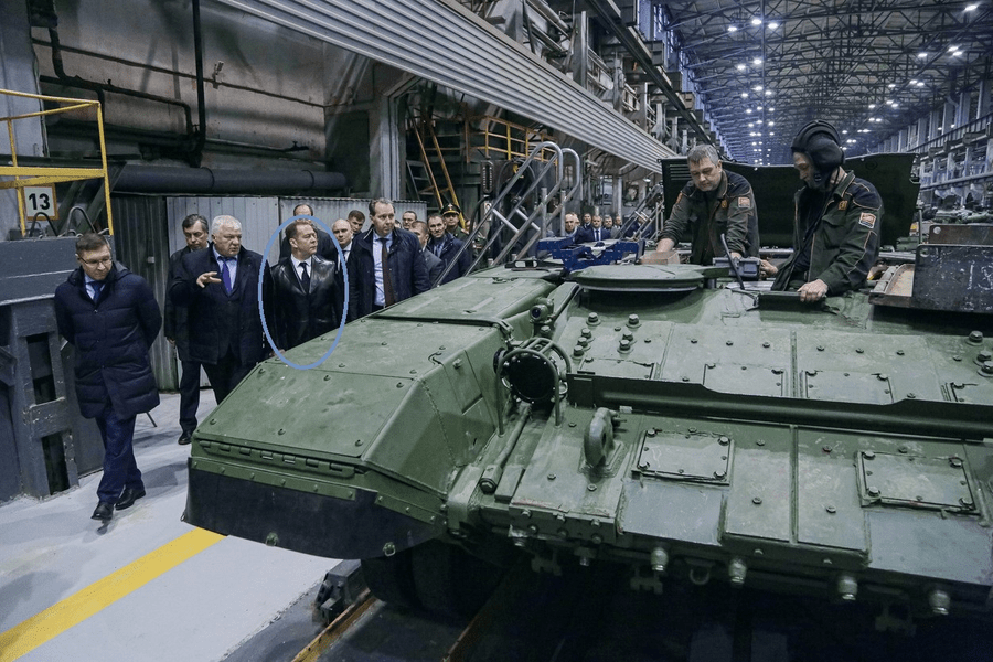 Medvedev, ironizat după vizita la o fabrică de tancuri FOTO VIDEO 