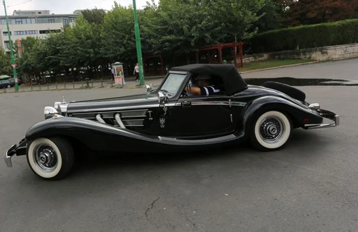 Piedone, la volanul unui Cadillac superb