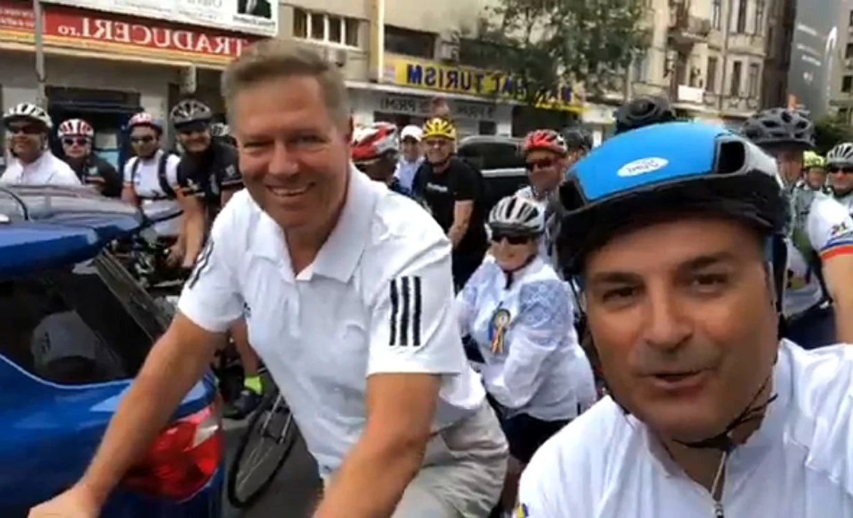 Klaus Iohannis bicicleta Pedalam pentru Romania jpeg