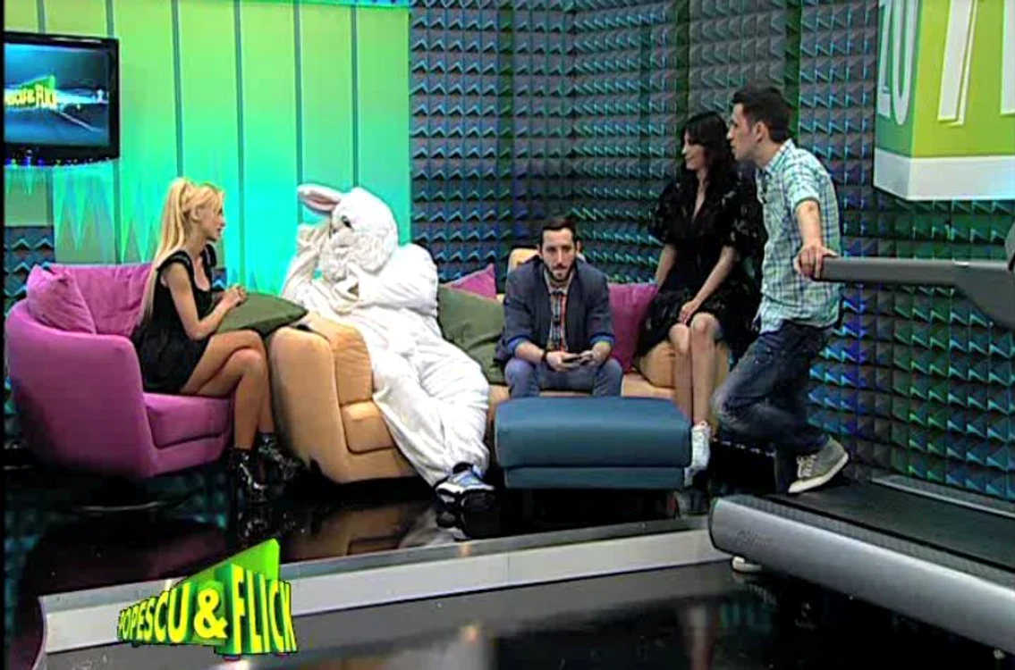 
    Cântăreața a fost invitată în platoul unei emisiuni de la ZUTV  FOTO Captură ZUTV  