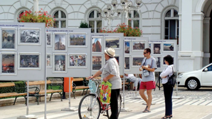 Arad: Expoziţie de fotografii în centrul oraşului