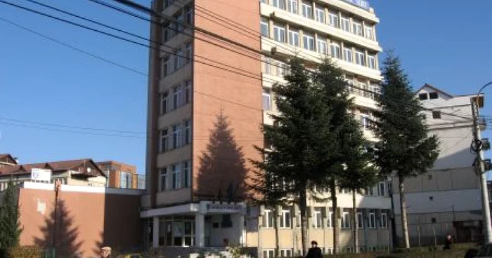 Peste 3.300 de studenţi învaţă la „Alma Mater“