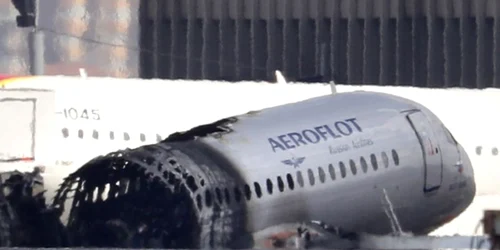 Resturi ale avionului Suhoi Superjet 100 distrus de un incendiu pe aeroportul Seremetievo din Moscova FOTO EPA-EFE