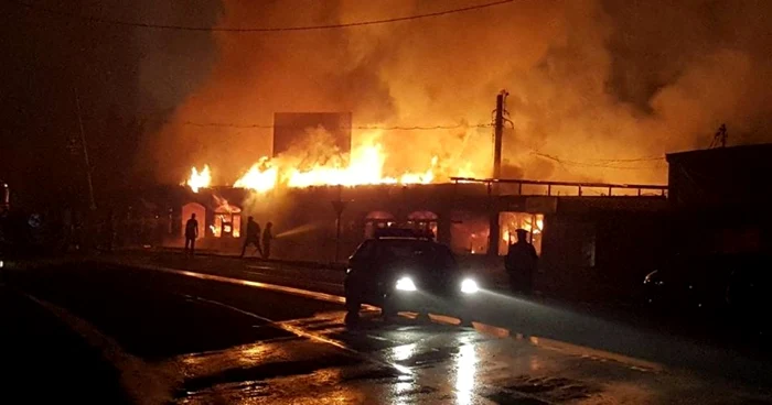 Incendiu în Keops Petroşani. FACEBOOK. Aexandru Ponici.