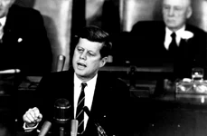 De la criza din Golful Porcilor la asasinatul de la Dallas: C I A  in perioada lui Kennedy jpeg