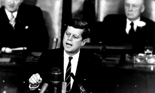 De la criza din Golful Porcilor la asasinatul de la Dallas: C I A  in perioada lui Kennedy jpeg