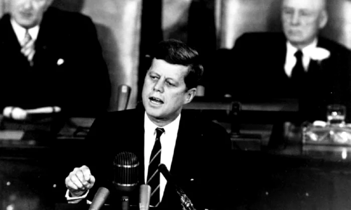 De la criza din Golful Porcilor la asasinatul de la Dallas: C I A  in perioada lui Kennedy jpeg