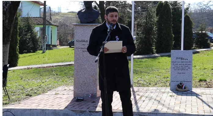 Un fost profesor de istorie, arestat pentru zeci de mii de fișiere cu pornografie infantilă. Bărbatul mai are o condamnare