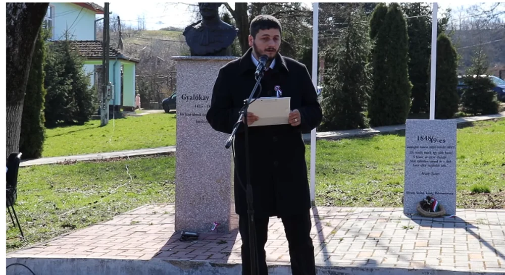 Un fost profesor de istorie, arestat pentru zeci de mii de fișiere cu pornografie infantilă. Bărbatul mai are o condamnare