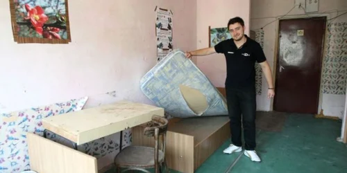 Ştefan Giubalcă a optat pentru o cameră jalnică din cauza lipsei banilor