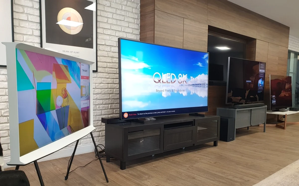 Samsung gama QLED 4K, 8K si Serif. FOTO Adrian Pogîngeanu