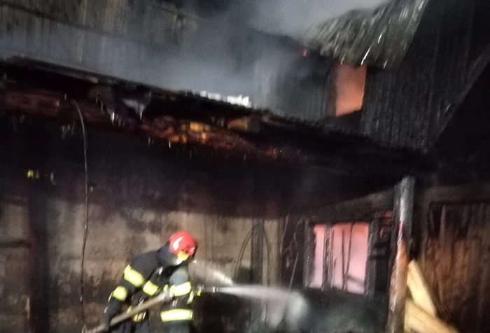 Un bărbat și-a pierdut viața în flăcări FOTO ISU Neamț