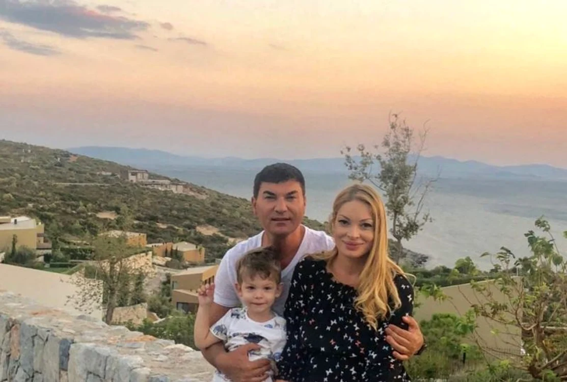 Valentina Pelinel şi Cristi Borcea, alături de fiul lor Milan, în Turcia