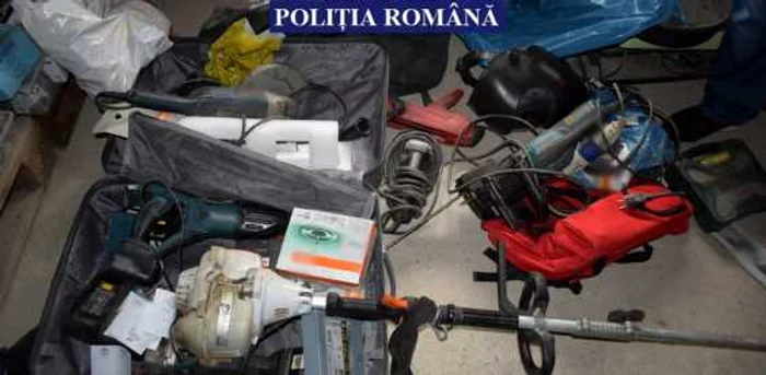 O parte din bunurile furate au fost găsite la suspecţi, în urma descinderilor poliţiştilor FOTO IPJ Călăraşi