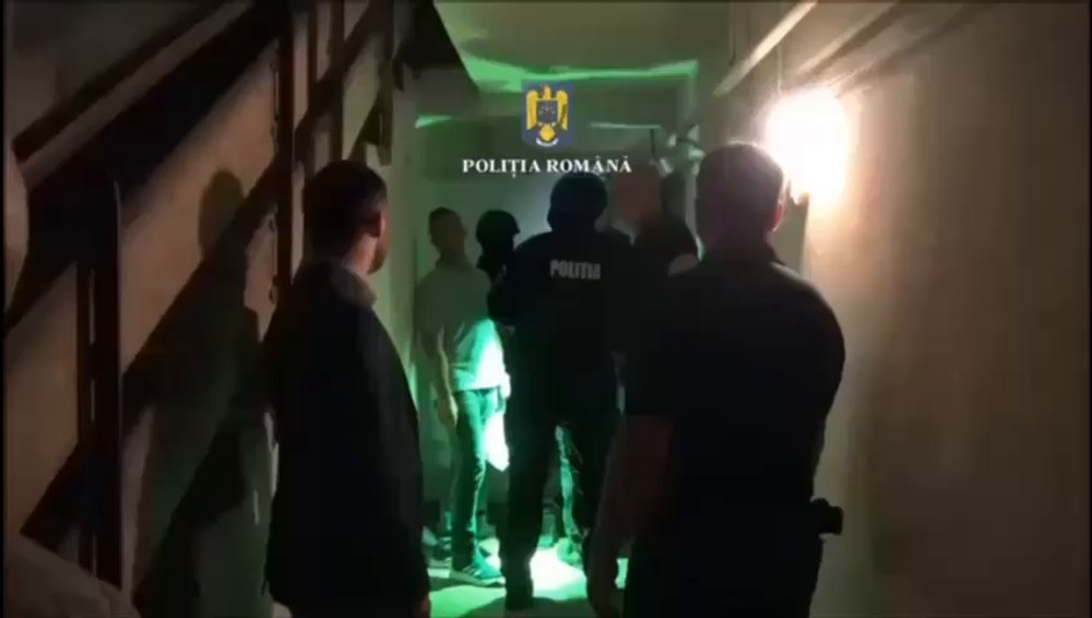 Hoți de cabluri „vizitați” de polițiști. Au furat rețele de telecomunicații în valoare de 45.000 de lei VIDEO