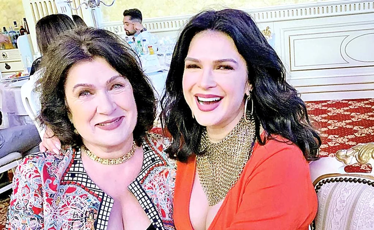 
    Monica Bârlădeanu o vizitează adesea, la Iași, pe mama ei  