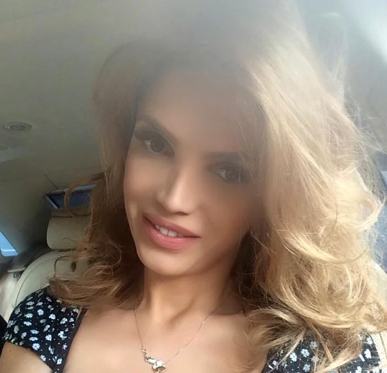 
    Cristina îi spune 