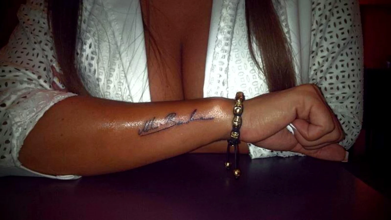 FOTO E îndrăgostită până peste urechi! Uite ce şi-a tatuat Roxana Vancea!