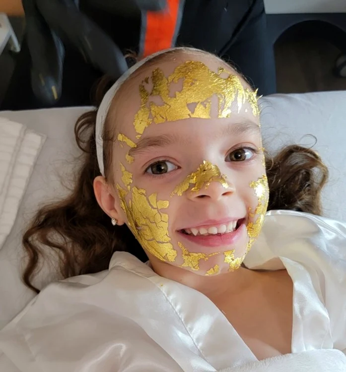 
    Coco Austin și-a dus sora, fiica, nepoata și frații mai mici la salonul de înfrumusețare să se poleiascăFoto: Twitter  