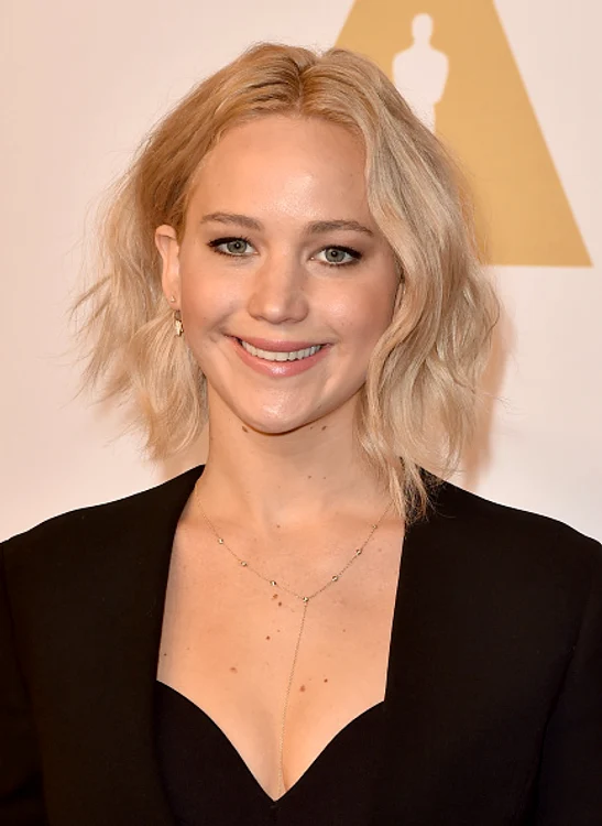 Jennifer Lawrence ("Joy") este nominalizată în categoria cea mai bună actriță într-un rol principal