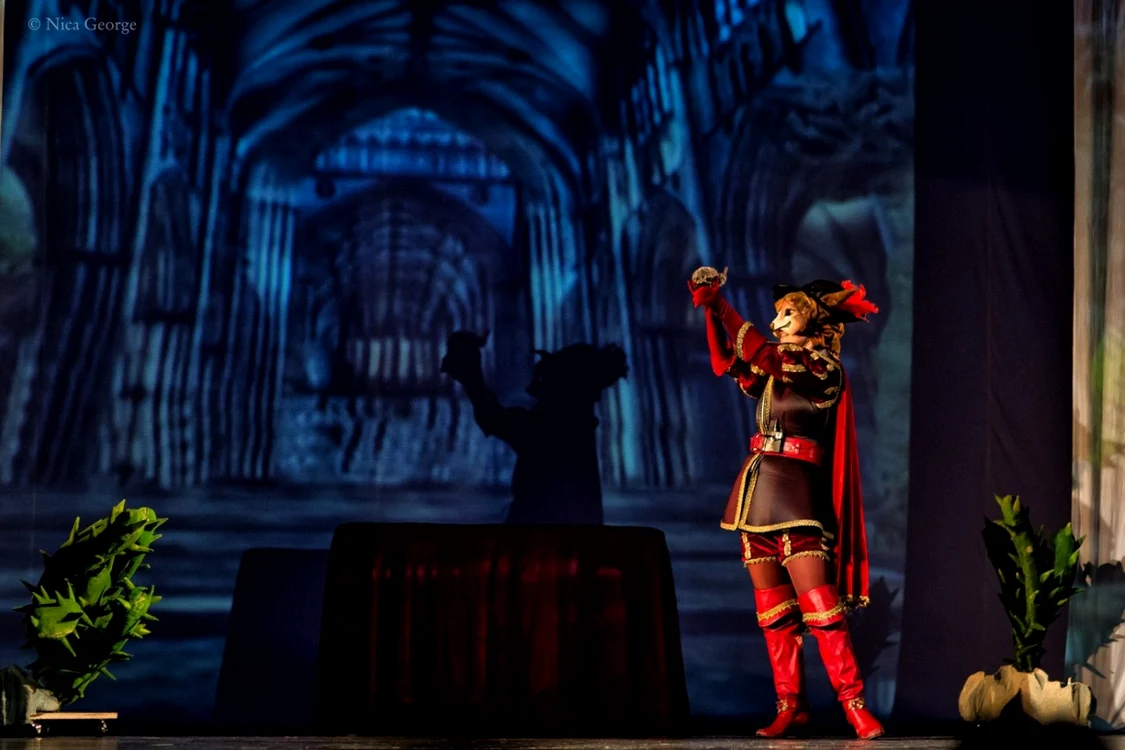Scenă din spectacolul ”Motanul Încălţat” Foto: Teatrul Gulliver