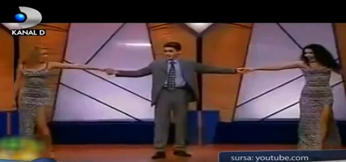 Adina şi Carmen, pe vrema când erau asistente tv Foto: Captură Kanal D