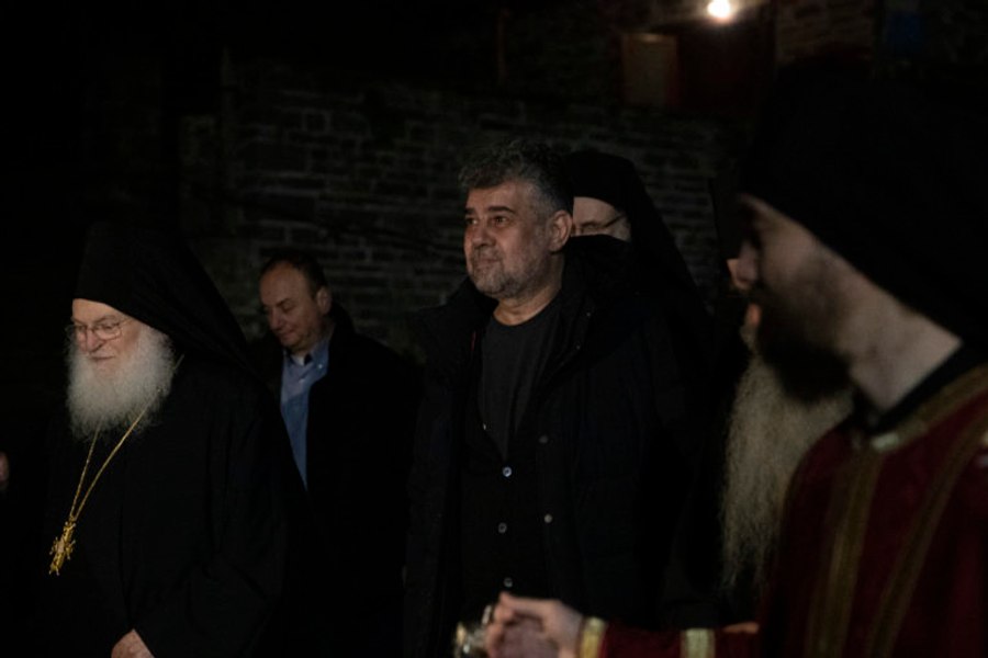 Ciolacu, vizită la Muntele Athos. De cine a fost însoțit premierul 