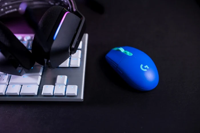 Periferice din gama Logitech G - Color Collection.