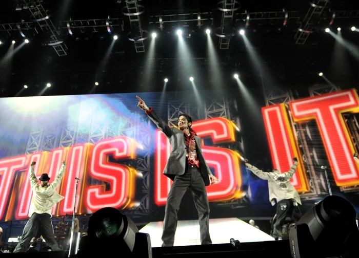 Michael Jackson nu a cântat "live" la repetiţiile pentru turneul din Londra, spun jurnaliştii de la "The Sun"