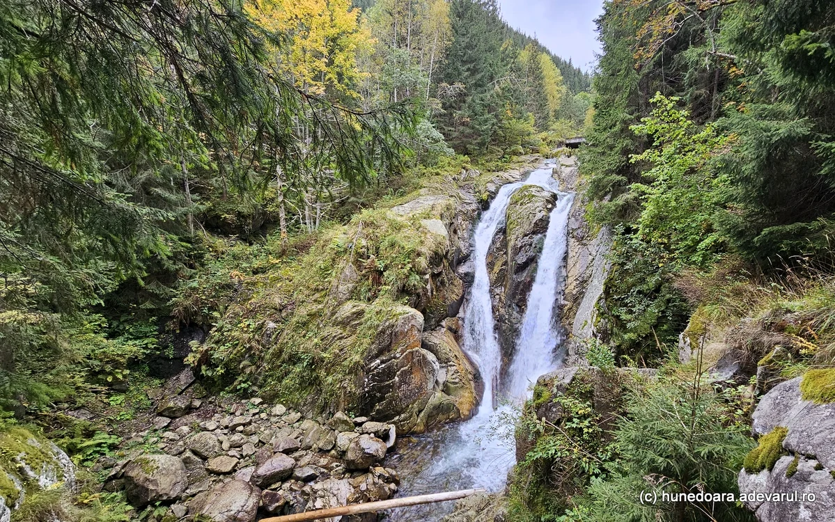 Cascada Lolaia din Retezat. Foto: Daniel Guță. ADEVĂRUL
