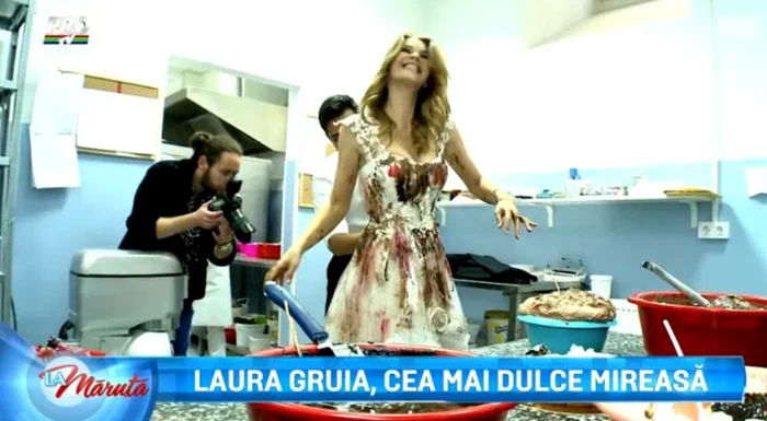 Laura s-a distrat pe cinste când şi-a distrus rochia de mireasă